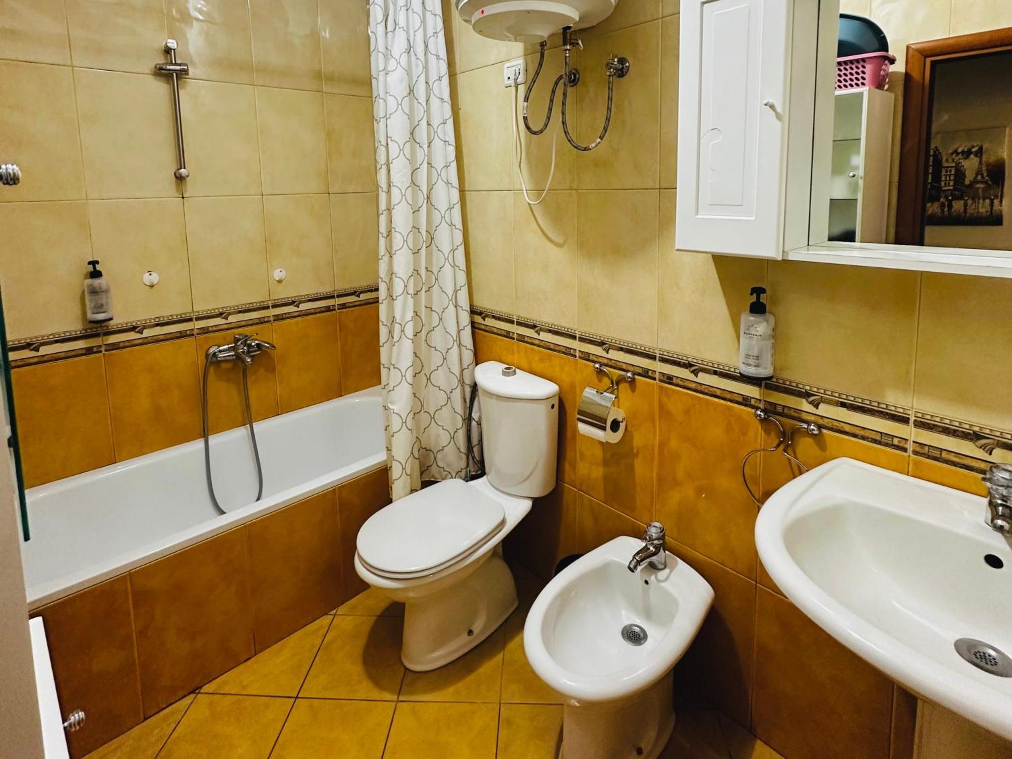 Quiet & Spacious City Center Apartment - 4 Min Walk Tirana Exterior foto