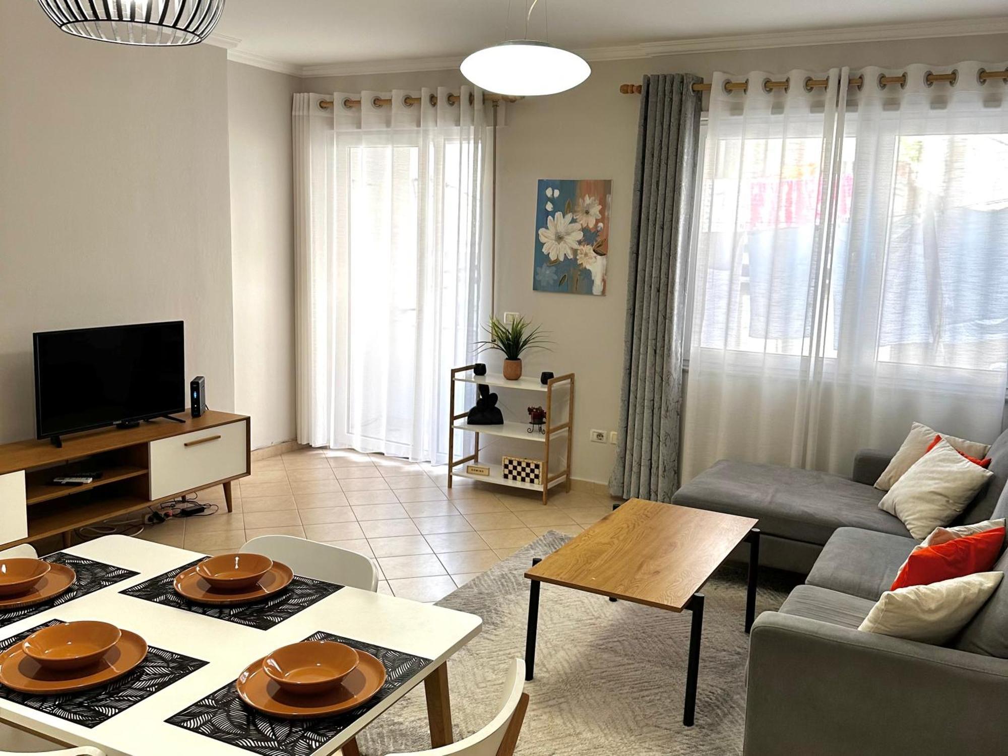 Quiet & Spacious City Center Apartment - 4 Min Walk Tirana Exterior foto